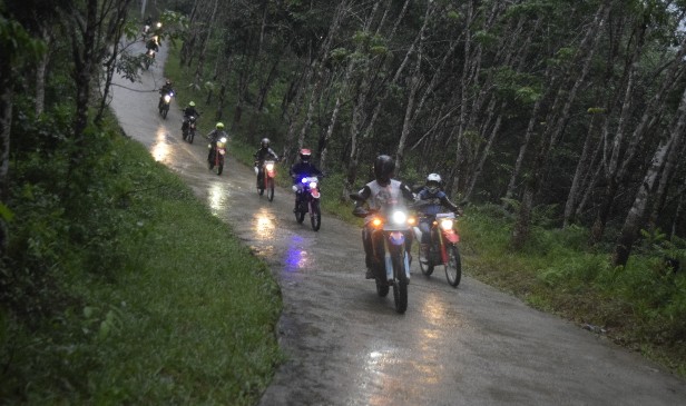 Puluhan bikers dari komunitas Honda CRF Club Riau menelusuri sejumlah tempat wisata di Kabupaten Kampar seperti Tepian Mahligai, Candi Muara Takus, dan Air Terjun Pulau Simo.