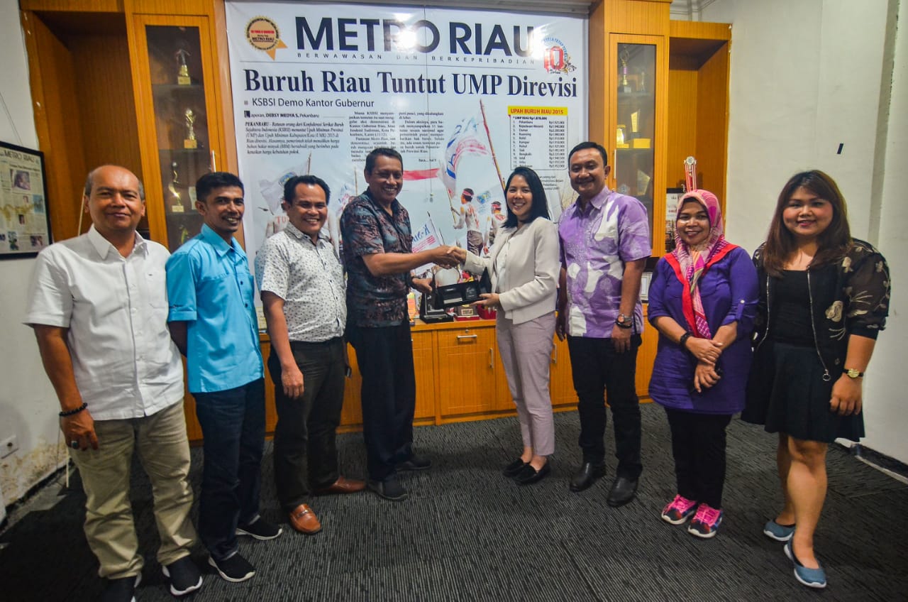 Kunjungan Sinar Mas Agribusiness and Food ke kantor Metro Riau Group.