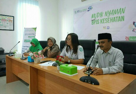 Kepala BPJS Kesehatan Cabang Dumai, Nora Duita Manurung menyampaikan sambutan terkait program mudik nyaman BPJS Kesehatan di kantor BPJS Kesehatan, Senin (4/6/2018).
