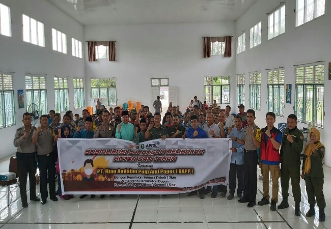 Kegiatan Sosialisasi Larangan Membakar Hutan dan Lahan di Gedung Serba Guna Tengku Maharatu, Kabupaten Siak, Jumat (11/10).