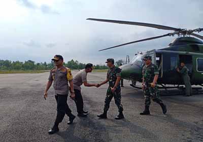 Kapolda Riau didampingi Danrem 031/WB, Danlanud Pekanbaru Pantau Karhutla di Dumai.