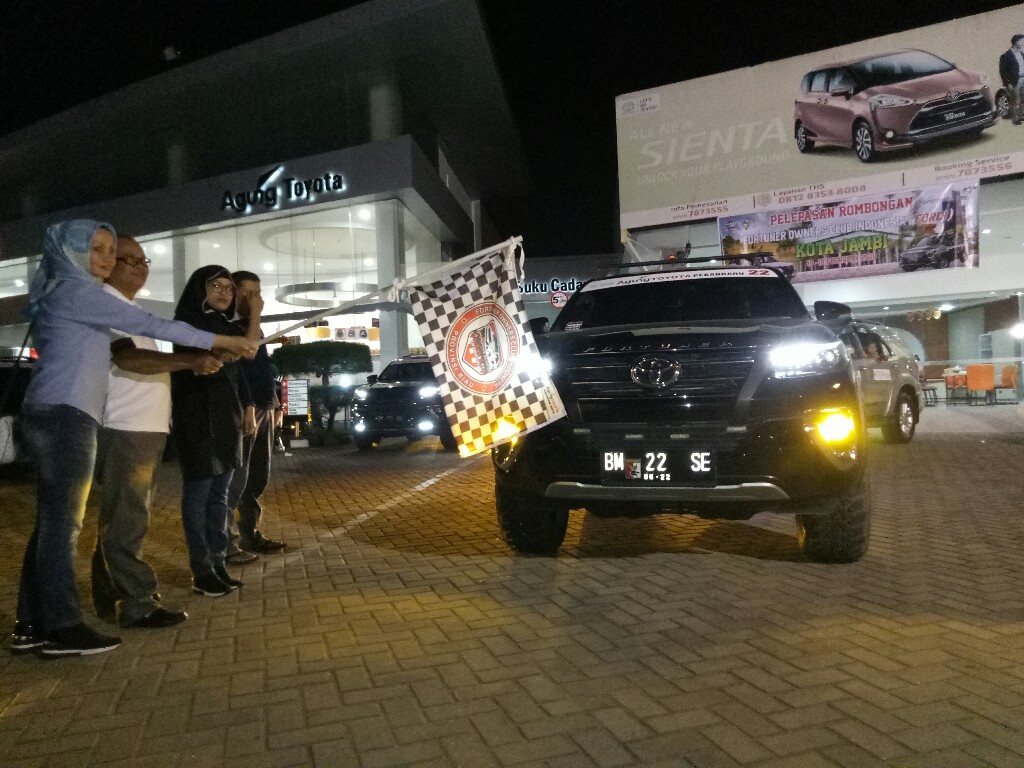 Manajemen Agung Toyota melepas touring Forci road to Jambi