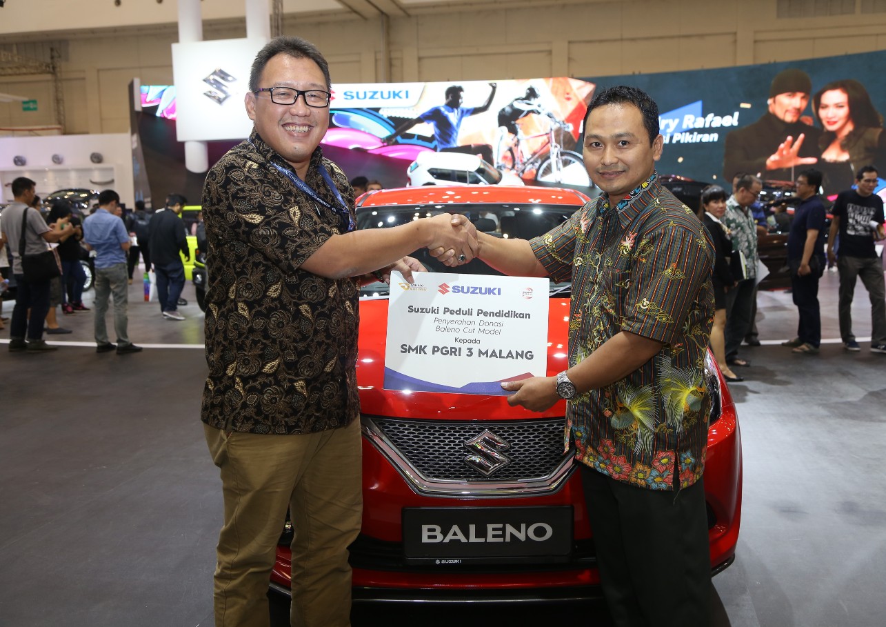 PT SIS juga menunjukkan komitmennya dalam mendukung pendidikan di Indonesia​ melalui program Suzuki Peduli Pendidikan dengan mendonasikan satu unit Baleno Hatchback cut model kepada SMK PGRI 3 Malang