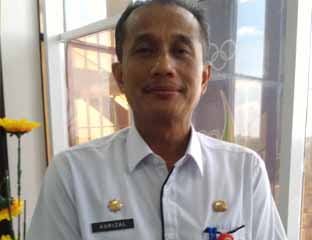 Kepala BKP2D Provinsi Riau Asrizal