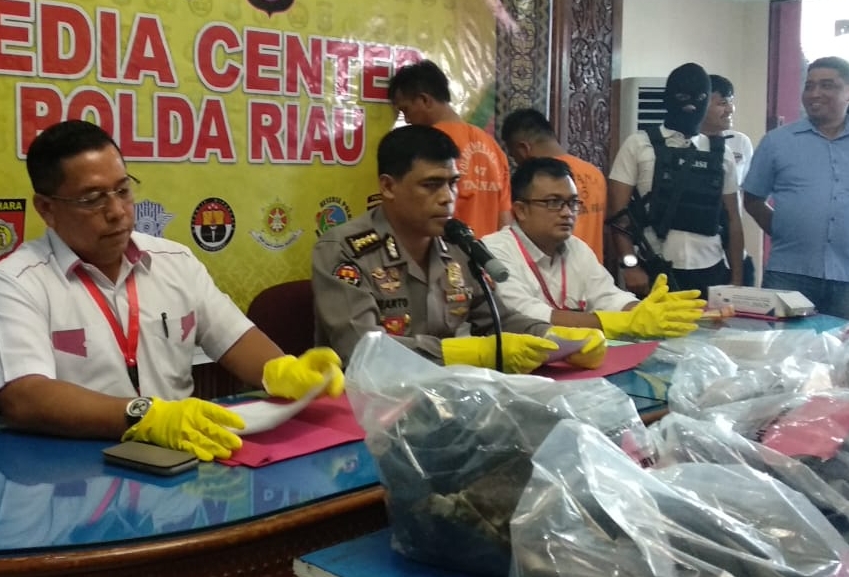 Ekspos kasus di Mapolda Riau.