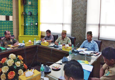 Rapat koordinasi pemungutan pajak sarang burung walet, di kantor Bupati Siak. 