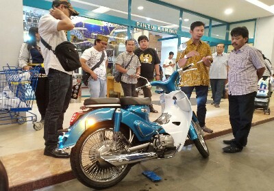 SM Motor Classic, bebek retro khas bebek era 70-an di Mal SKA Pekanbaru.