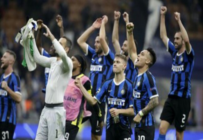 Inter Milan merayakan kemenangan pertama di Liga Champions musim ini. Foto: CNNIndonesia