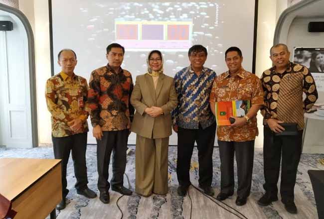 Pj Sekdaprov Riau H Ahmad Syah Harrofie saat hadiri acara Komisi Informasi di pusat.