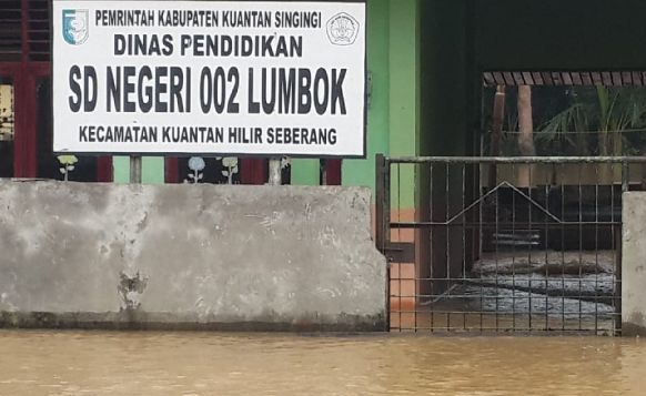 Banjir rendam Sekolah Dasar di Lumbok Kuantan Hilir Seberang.