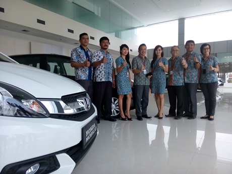 Manajemen Honda Soekarno Hatta Pekanbaru foto bersama 