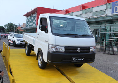 PT Suzuki Indomobil Sales menghadirkan inovasi kendaraan niaga andalannya, New Carry Pick Up yang menyematkan desain baru berlandaskan konsep ILMU (Irit bahan bakar & perawatan, Lama umur pakainya, Muat banyak, Untung di ujung). 