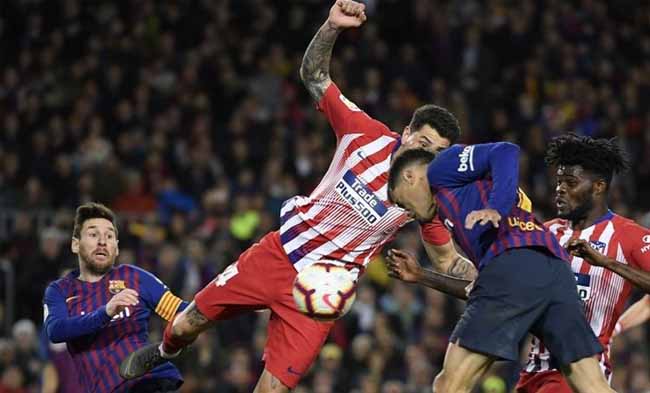  Lionel Messi, Rodri, Philippe Coutinho, dan Thomas Partey berebutan bola pada pertandingan Barcelona vs Atletico Madrid dalam lanjutan La Liga Spanyol di Stadion Camp Nou, 6 April 2019. FOTO: Detik.