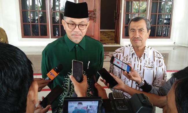  Gubri dan Raja Muda Perlis beri keterangan kepada media usai pertemuan, Senin (11/11/2019) pagi di Rumah Dinas Gubernur Riau.