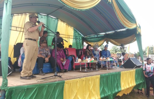 Bupati Sukiman, menghadiri Hari Jadi Desa Aliantan, dipusatkan di lapangan Sepak Bola Puti Maifat, Desa Aliantan, Kecamatan Kabun, Rohul.