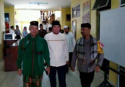 Tablig Akbar Pemilu Damai dihadiri Ketua DPRD Kuansing yang membacakan ikrar.