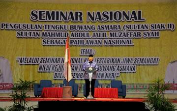 Bupati Alfedri saat seminar gelar Pahlawan Nasional pada Tengku Buwang Asmara (foto/int)