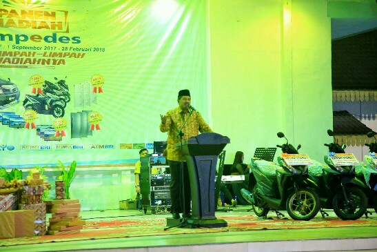Plt Bupati Siak H.Alfedri secara resmi membuka acara Panen Hadiah Simpedes Periode ll tahun 2017 BRI Kacab Siak yang dilaksanakan di Lapangan Siak Bermadah,(7/4/2018) Sabtu malam.