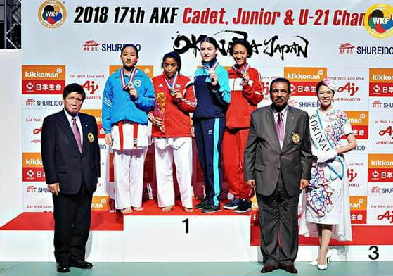 Jessica Tety Debora (tiga dari kanan) mewakili Indonesia dalam 17th AKF Cadet & Junior, U-21 Championships di Jepangberhasil meraih peringkat ketiga.