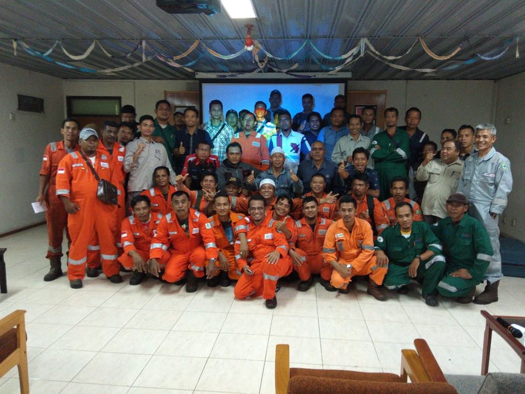 Aktifitas pekerja saat mengikuti pelatihan keselamatan bekerja yang dilaksanakan PT EMP.