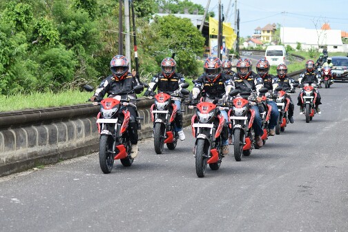 Suzuki GSX150 Bandit touring di Bali