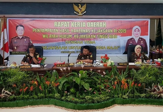 Kejati Riau menggelar Rapat Kerja Daerah membahas tentang penanganan kasus tindak korupsi.