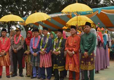 Bupati Mursini hadiri acara Festival Perahu Baganduang.
