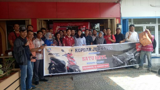 Foto bersama usai kegiatan Kopdar dengan sejumlah media Pekanbaru. 