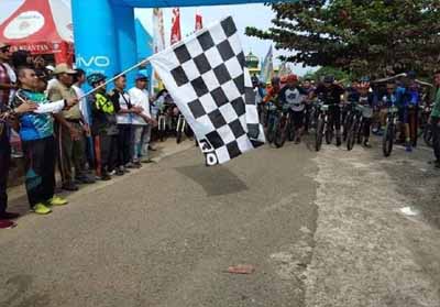 Bupati Mursini lepas peserta Jelajah Alam Gunung Toar Fun Bike 2019.