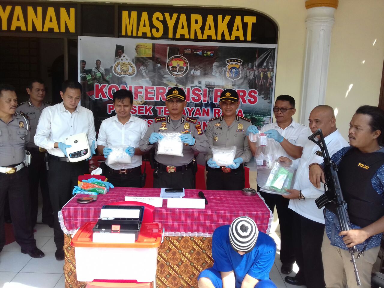 Ekspos penangkapan tersangka sabu seberat 3 kg lebih bersama Kapolresta Pekanbaru