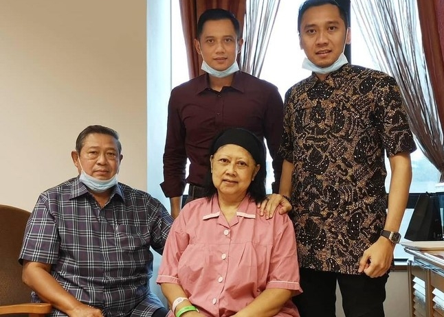 AHY kembali menjenguk ibundanya, Ani Yudhoyono