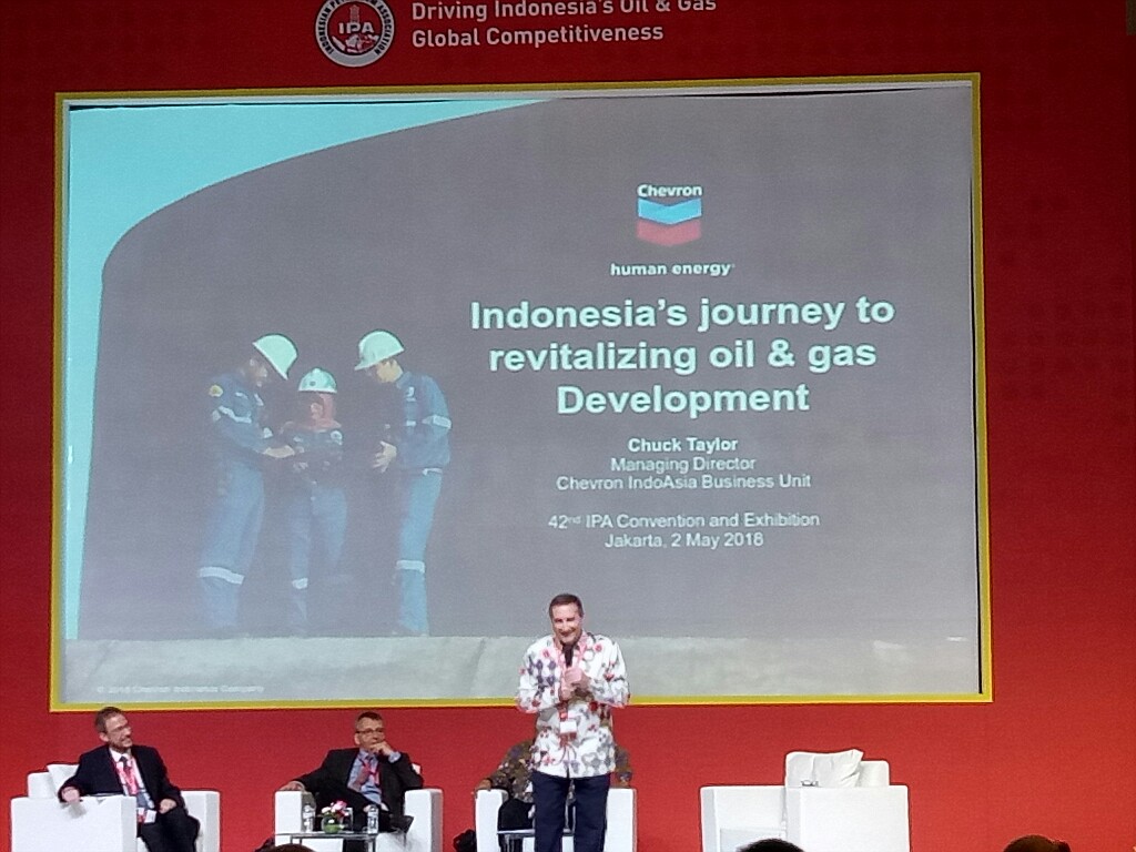 Managing Director Chevron IndoAsia Business Unit Chuck Taylor �saat memberikan presentasinya