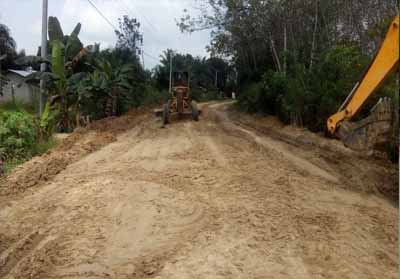  Jalan lintas provinsi Km 11 hingga KM 25 Desa Mahato Kecamatan Tambusai Utara, sudah dilakukan perbaikan dengan dana swakelola Dinas PUPR sepanjang 13,5 km.