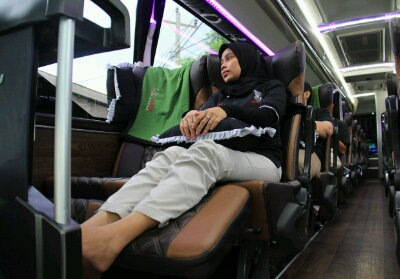 Bus NPM di Terminal AKAP Payung Sekaki Kota Pekanbaru siap melayani Pekanbaru Padang, Dumai Padang.