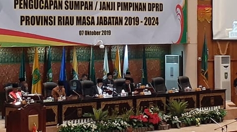 Rapat Paripurna dalam rangka Pelantikan serta Pengucapan Sumpah/Janji Ketua DPRD Riau terpilih masa bhakti 2019 - 2024.