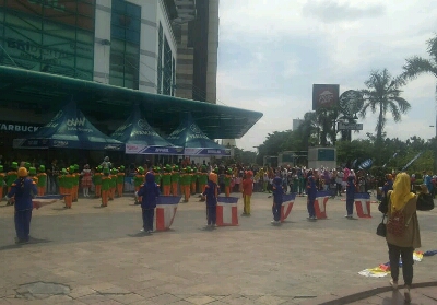 Lomba Drum Band yang digelar saat acara.