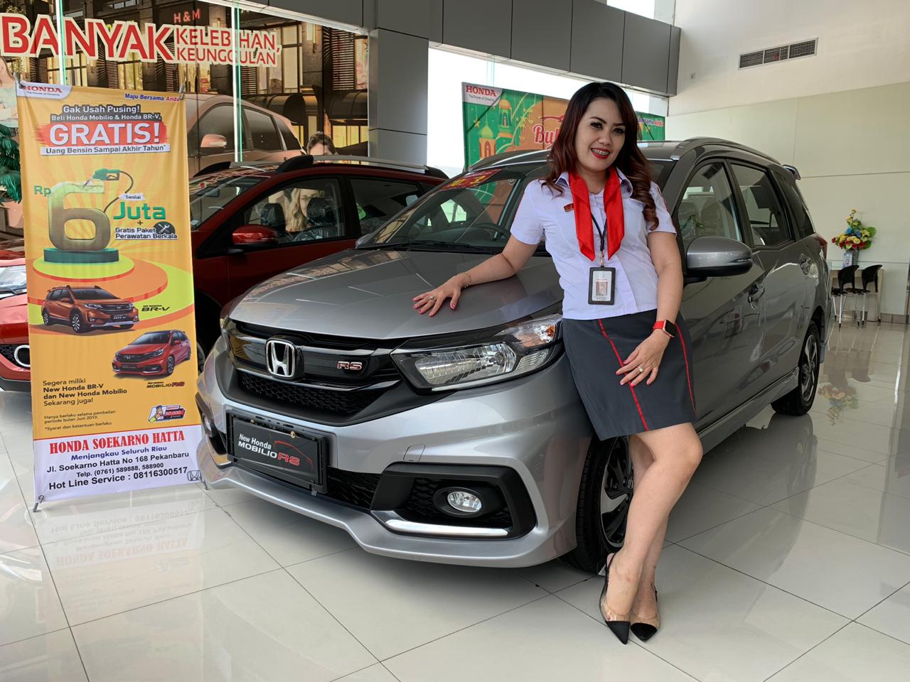 Sales counter Diler Honda Soekarno Hatta Pekanbaru disamping All New Mobilio 