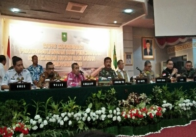 Rapat tertutup dalam upaya penanggulangan kebakaran hutan dan lahan di Riau.