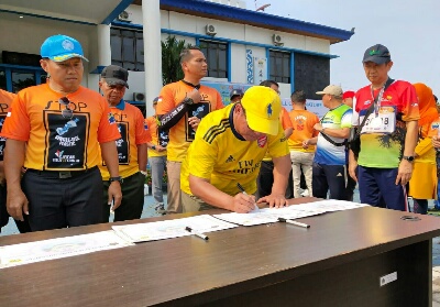 Wawako Dumai menandatangani pencanangan  Zona Integritas Menuju Wilayah bebas Korupsi (WBK) Sempena HUT BC Dumai di kantor BC Dumai Minggu (6/10/2019).