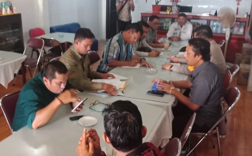 Rapat persiapan pelaksanaan pemilihan gubernur Riau.