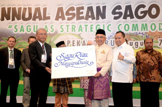Gubri usai membuka 4 Annual Asean Sago Symposium 2018 di Ballroom Hotel Pangeran Pekanbaru, Selasa (7/8/2018).