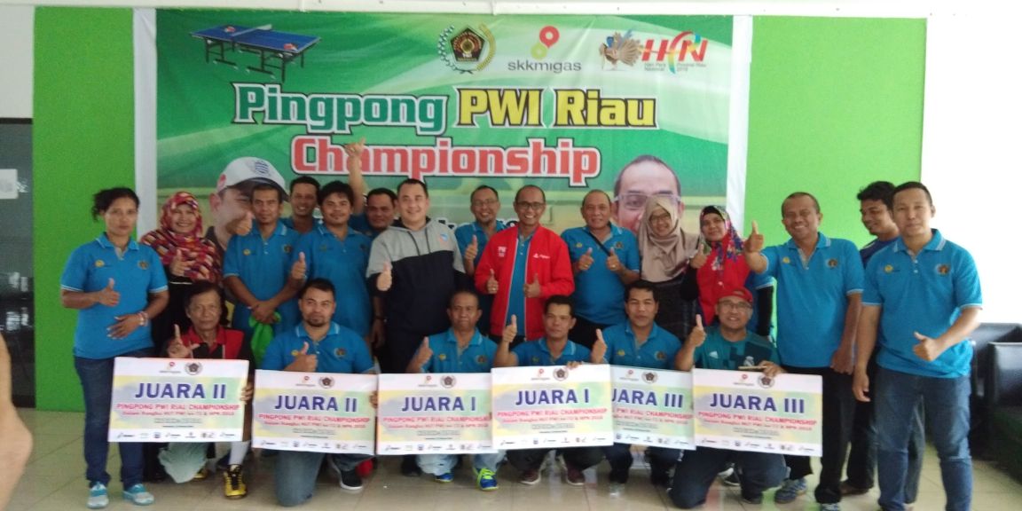 Pemenang Pingpong PWI Riau Championship foto bersama