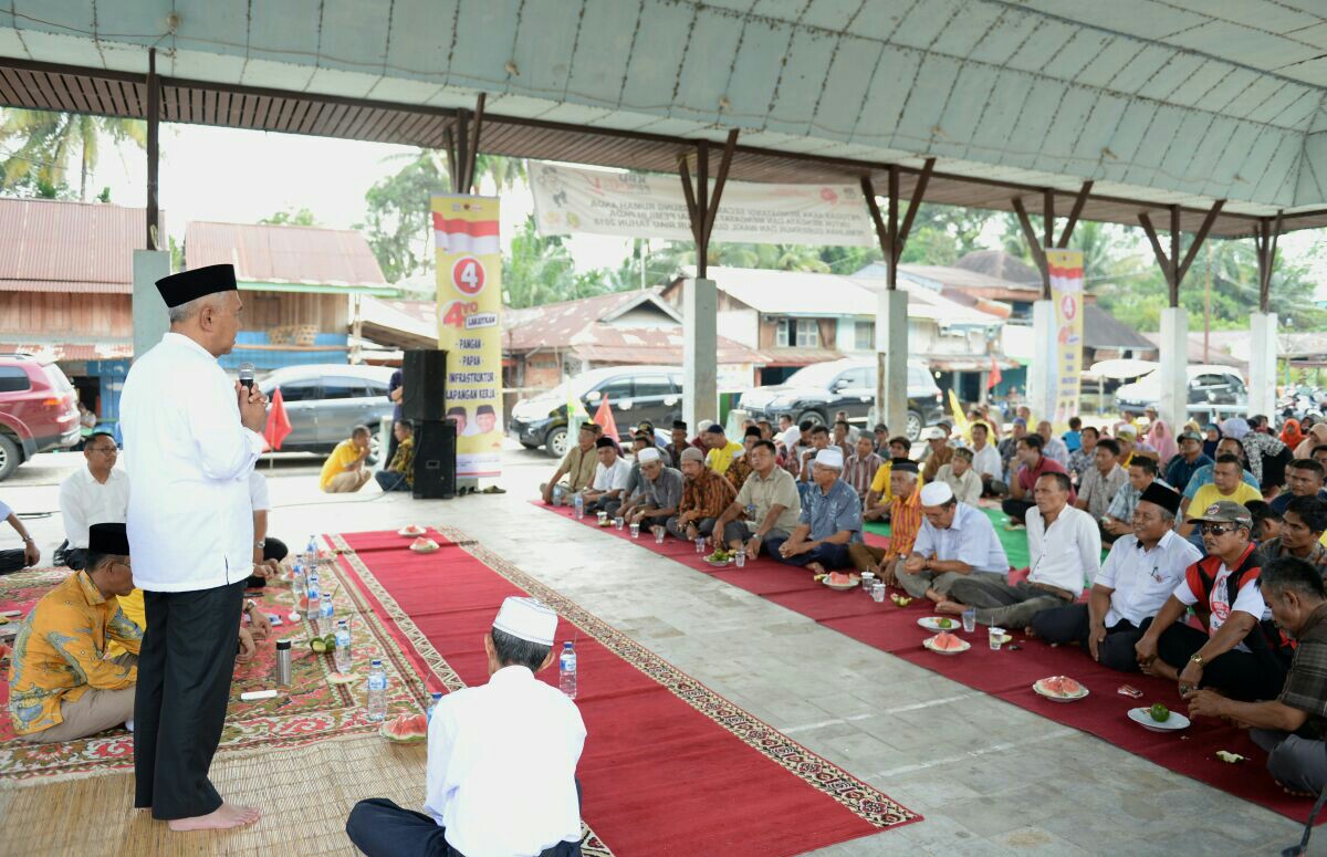 Andi Rachman kampanye di Desa Sibiruang Kecamatan Koto Kampar Hulu dan Desa Tanjung, serta Desa Pulau Gadang, Kecamatan XIII Koto Kampar.