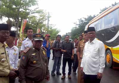Bupati Rokan Hilir, H Suyatno AMp melepaskan kontingen Musabaqoh Tilawatil Quran (MTQ) Riau.