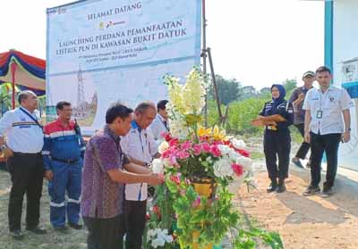 Launching pamanfaatan listrik PLN di kawasan Komplek Pertamina RU II Bukit Datuk Dumai.