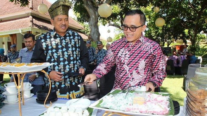  Smart Kampung yang merupakan program untuk desa-desa Banyuwangi menjadi inspirasi bagi Bupati Siak Provinsi Riau, Alfedri. FOTO: Tribun