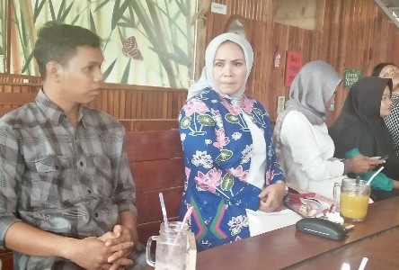 Ade Hartati, Anggota DPRD Riau terima aduan mahasiswa dan siap beri bantuan atas ancaman sanksi dari kampus bila ikut demo.