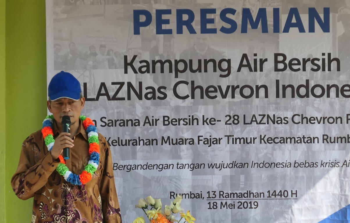 Wakil Walikota Pekanbaru Ayat Cahyadi saat resmikan sarana air bersih  ke – 28. 