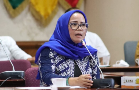 Anggota Komisi V DPRD Riau Ade Hartati