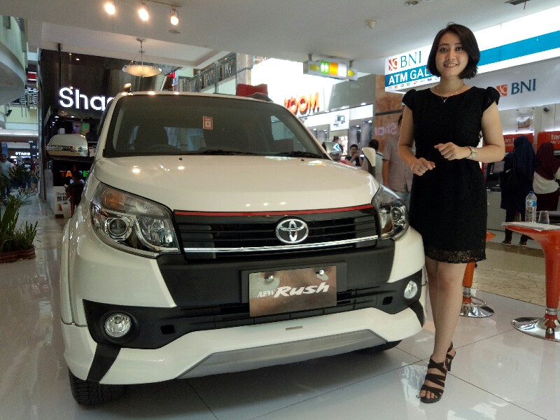 Toyota Expo di Mal Ska Pekanbaru yang memperkenalkan Rush